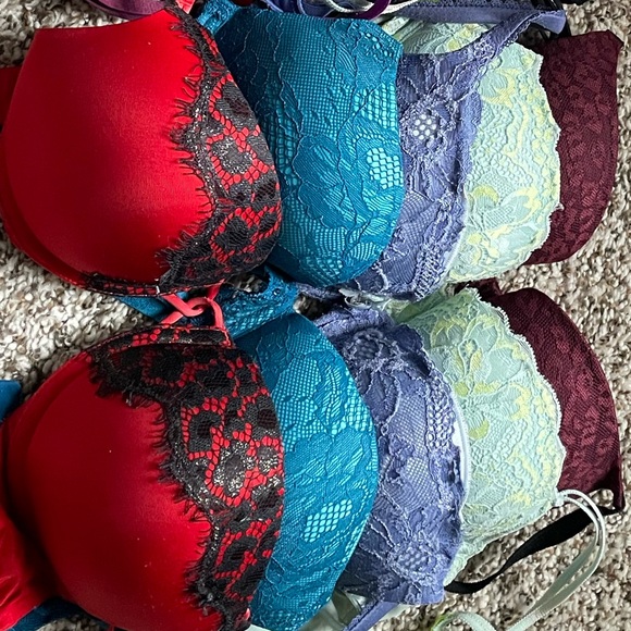 Bras - Picture 2 of 13
